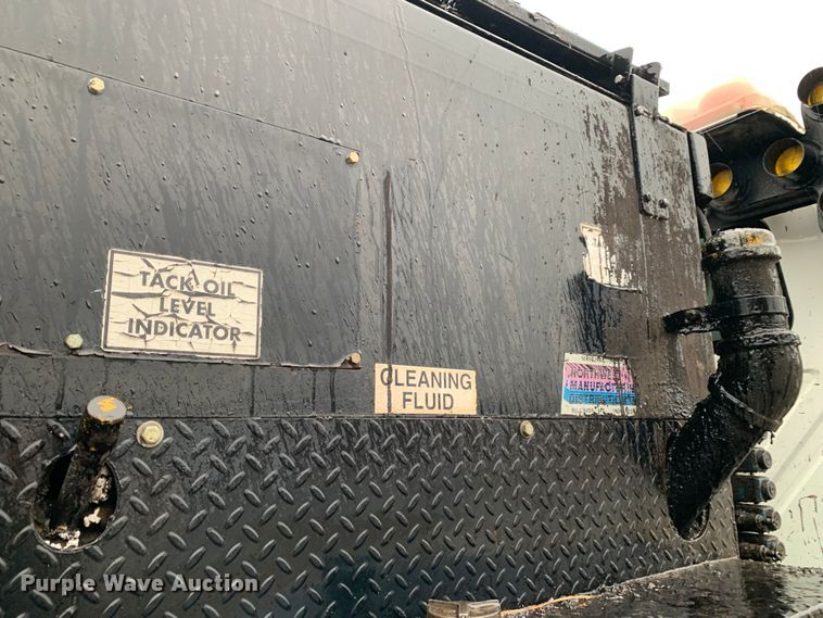 image for item MM9698 2003 International 740  pothole patcher truck