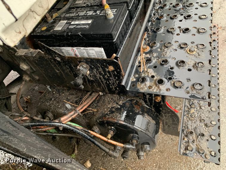 image for item MM9698 2003 International 740  pothole patcher truck