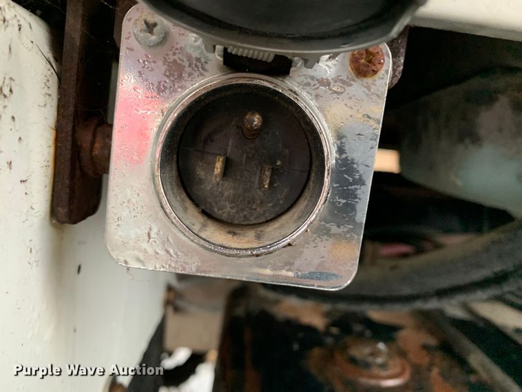 image for item MM9698 2003 International 740  pothole patcher truck