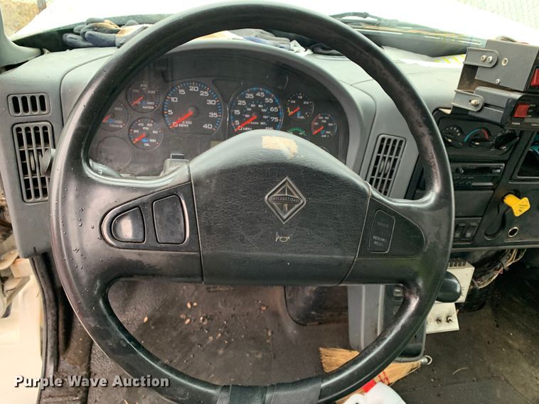 image for item MM9698 2003 International 740  pothole patcher truck