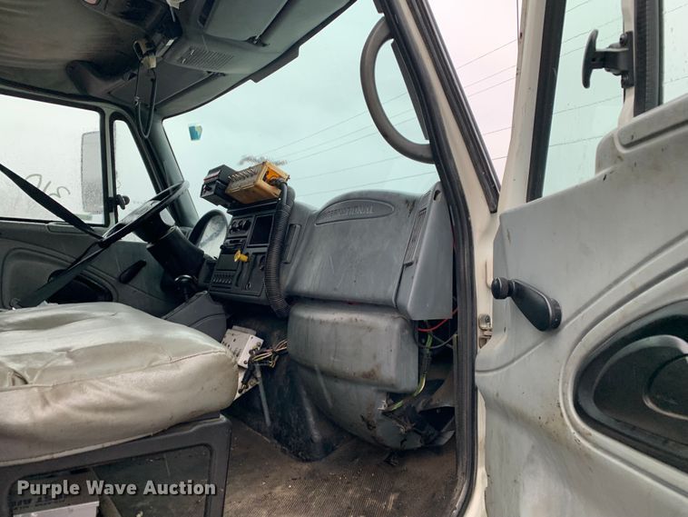 image for item MM9698 2003 International 740  pothole patcher truck