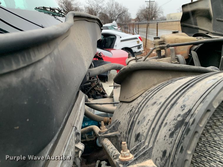 image for item MM9698 2003 International 740  pothole patcher truck