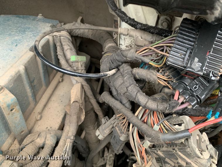 image for item MM9698 2003 International 740  pothole patcher truck