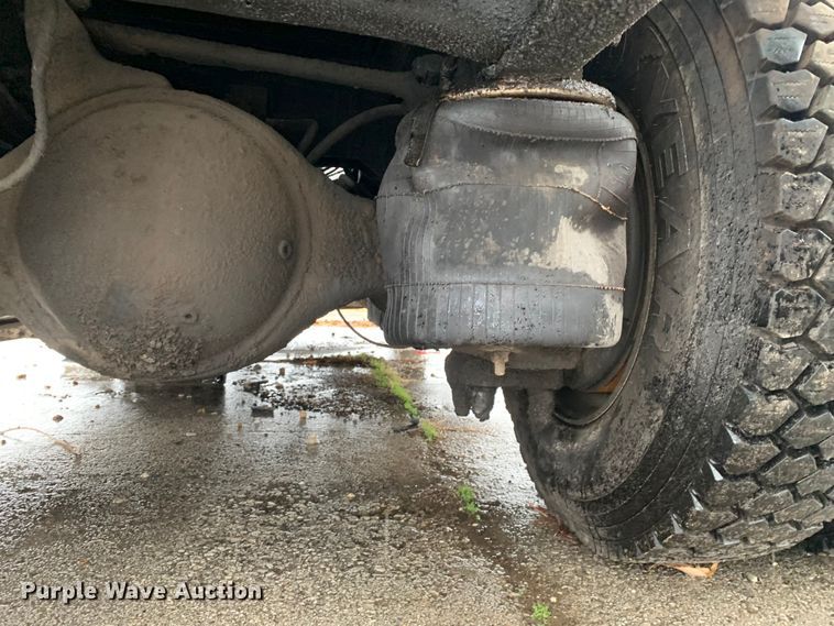 image for item MM9698 2003 International 740  pothole patcher truck