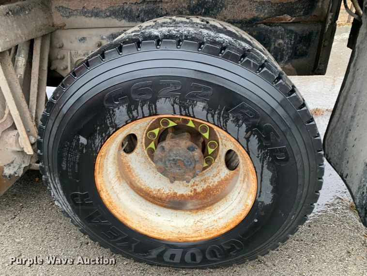 image for item MM9698 2003 International 740  pothole patcher truck