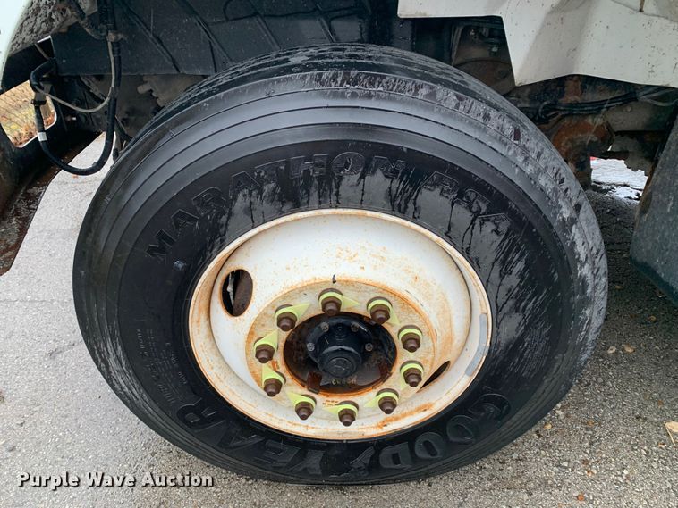 image for item MM9698 2003 International 740  pothole patcher truck