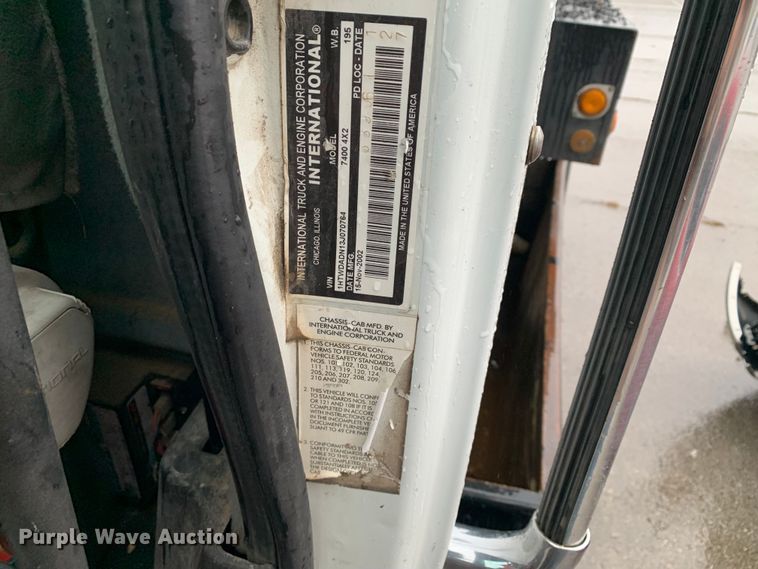 image for item MM9698 2003 International 740  pothole patcher truck