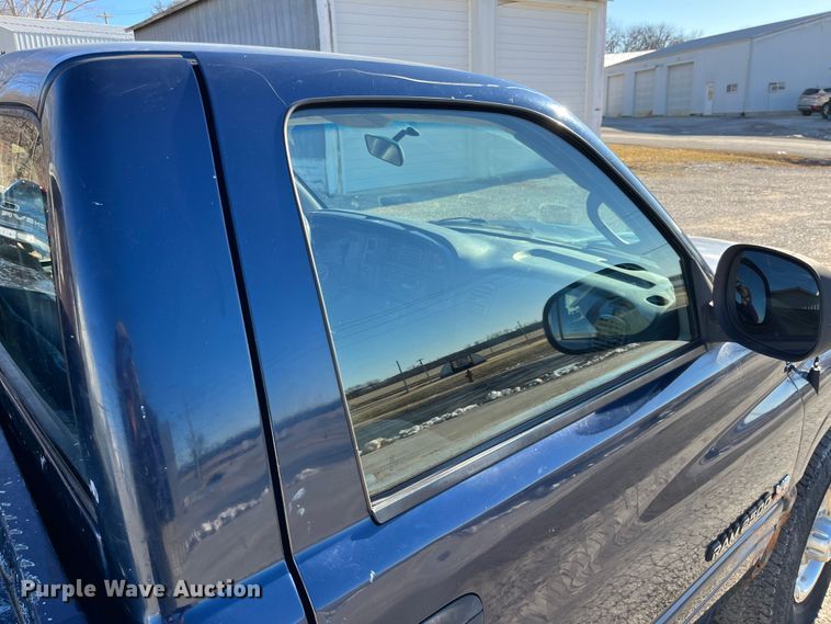 image for item MW9459 2001 Dodge Ram 2500  pickup truck