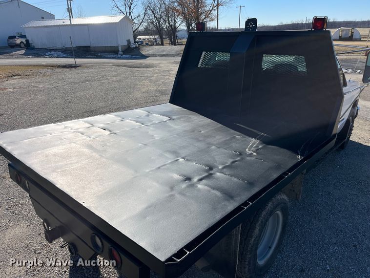 image for item MW9497 1999 Chevrolet C3500  dump flatbed pickup truck