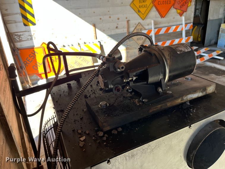 image for item MW9498 Shenandoah 175  waste oil heater