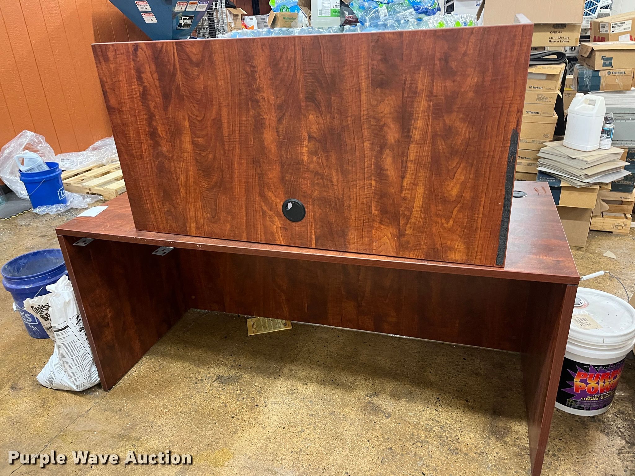 Approximately 13 tables in Kansas City, KS Item LP9802 sold Purple Wave