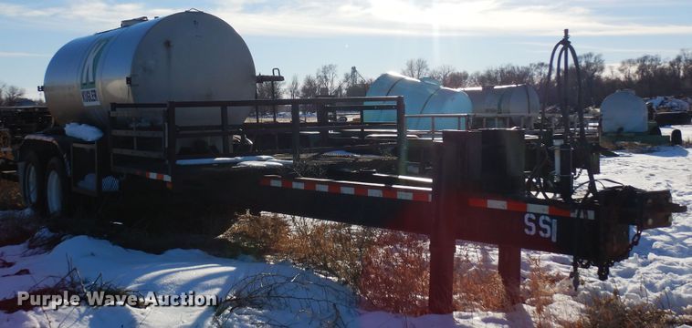 image for item DF8307 1982 Kayln  fertilizer delivery trailer