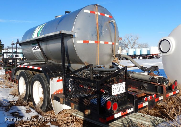image for item DF8307 1982 Kayln  fertilizer delivery trailer