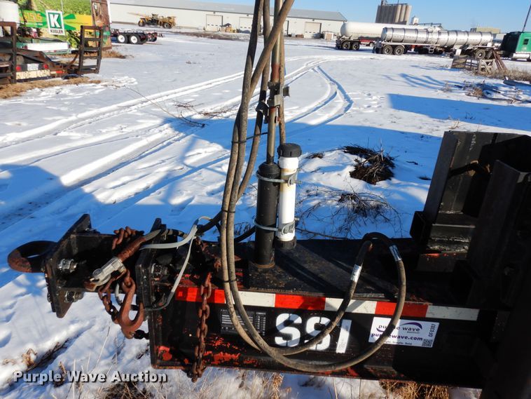 image for item DF8307 1982 Kayln  fertilizer delivery trailer