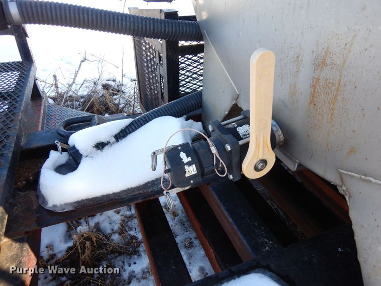 image for item DF8307 1982 Kayln  fertilizer delivery trailer