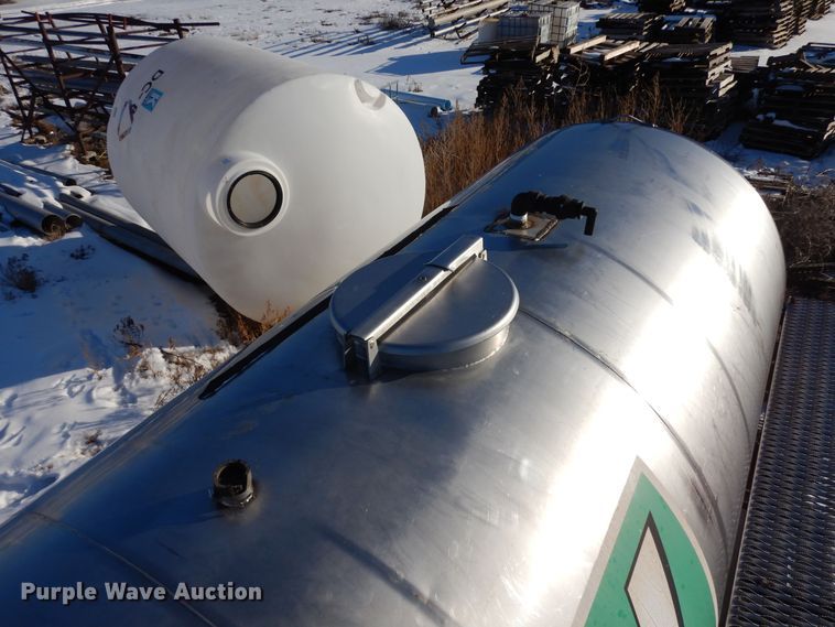 image for item DF8307 1982 Kayln  fertilizer delivery trailer