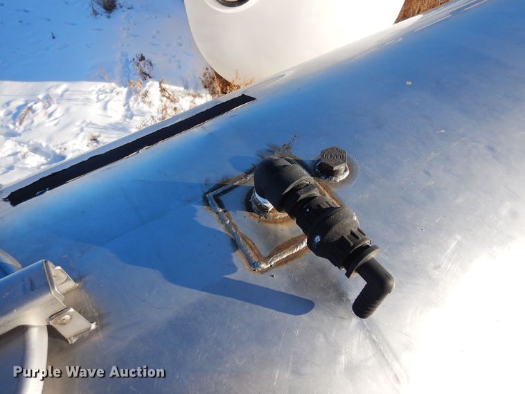 image for item DF8307 1982 Kayln  fertilizer delivery trailer