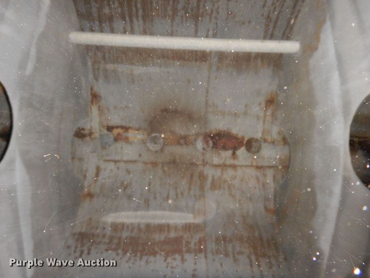 image for item DF8307 1982 Kayln  fertilizer delivery trailer