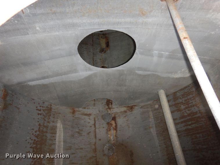 image for item DF8307 1982 Kayln  fertilizer delivery trailer