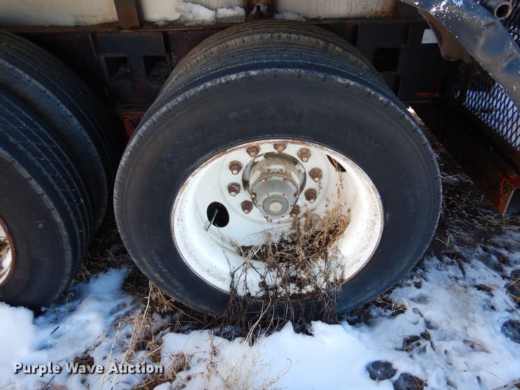 image for item DF8307 1982 Kayln  fertilizer delivery trailer