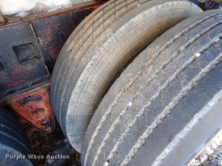 image for item DF8307 1982 Kayln  fertilizer delivery trailer