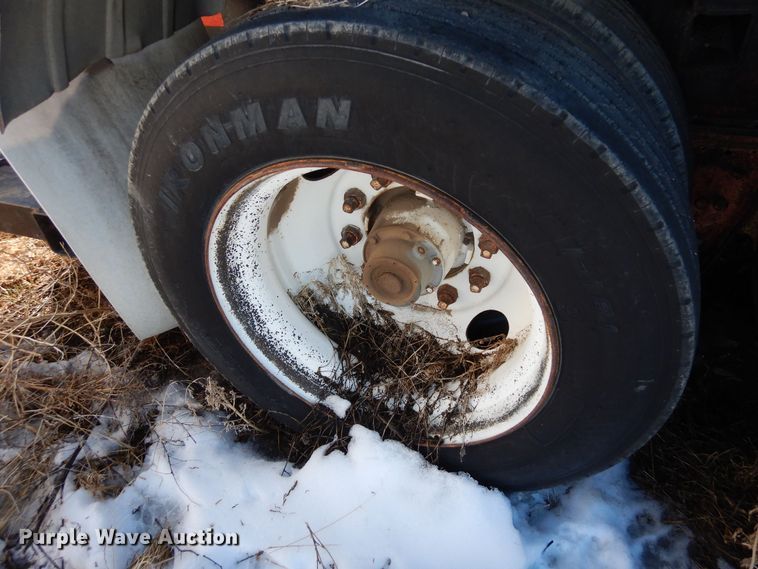 image for item DF8307 1982 Kayln  fertilizer delivery trailer