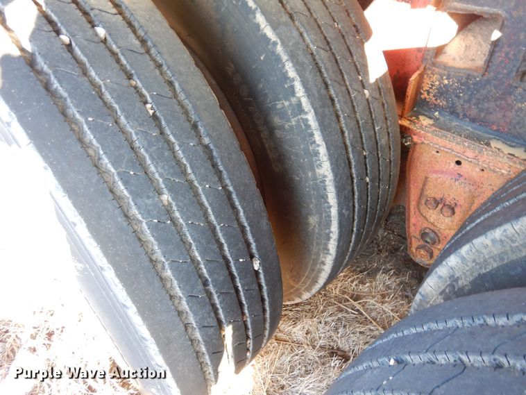 image for item DF8307 1982 Kayln  fertilizer delivery trailer