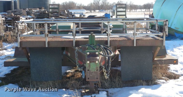 image for item DF8308 2001 Duo Lift 4700-30A  sprayer trailer