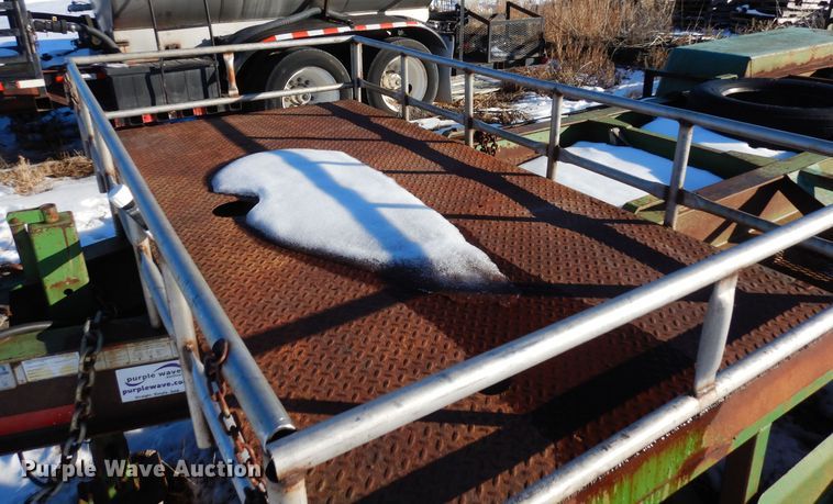 image for item DF8308 2001 Duo Lift 4700-30A  sprayer trailer