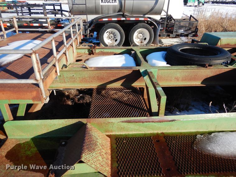 image for item DF8308 2001 Duo Lift 4700-30A  sprayer trailer