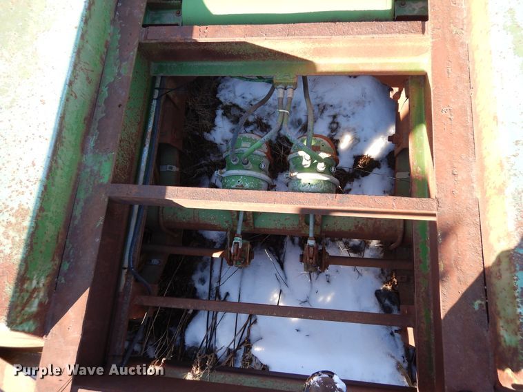 image for item DF8308 2001 Duo Lift 4700-30A  sprayer trailer