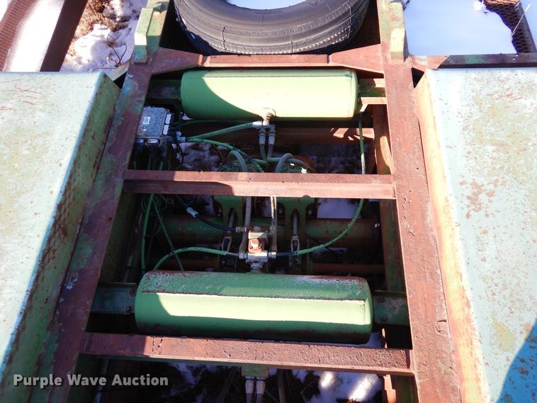 image for item DF8308 2001 Duo Lift 4700-30A  sprayer trailer