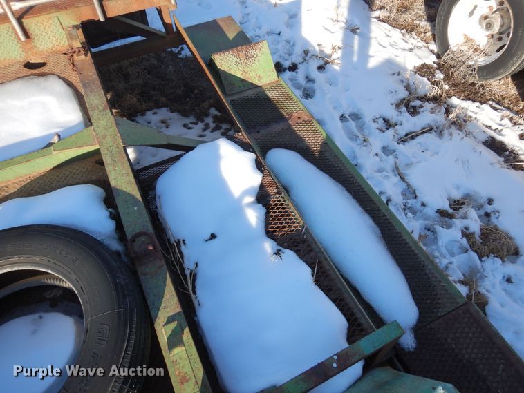 image for item DF8308 2001 Duo Lift 4700-30A  sprayer trailer