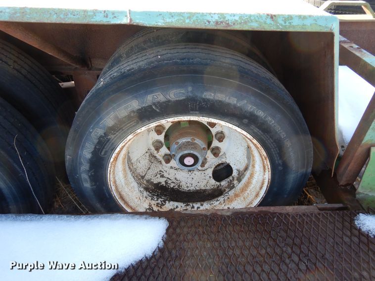 image for item DF8308 2001 Duo Lift 4700-30A  sprayer trailer