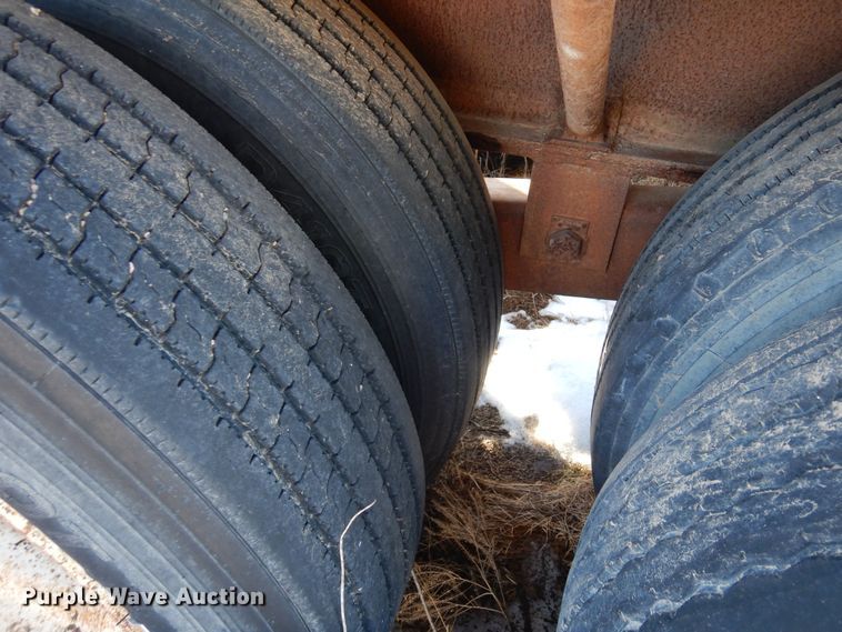 image for item DF8308 2001 Duo Lift 4700-30A  sprayer trailer