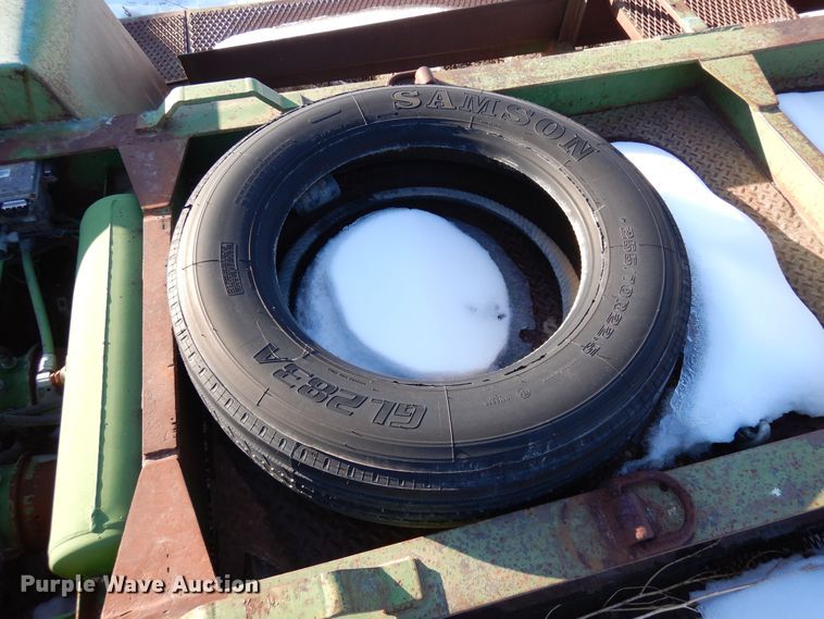 image for item DF8308 2001 Duo Lift 4700-30A  sprayer trailer