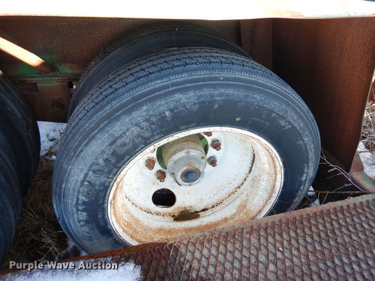 image for item DF8308 2001 Duo Lift 4700-30A  sprayer trailer