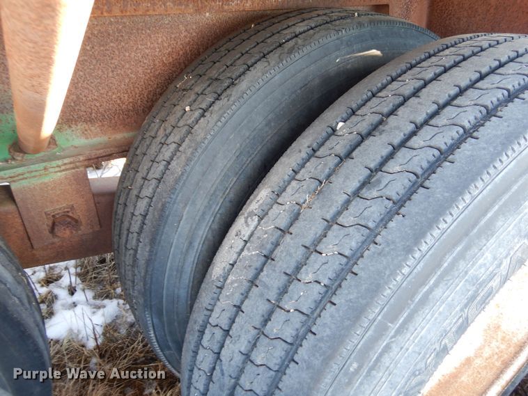 image for item DF8308 2001 Duo Lift 4700-30A  sprayer trailer