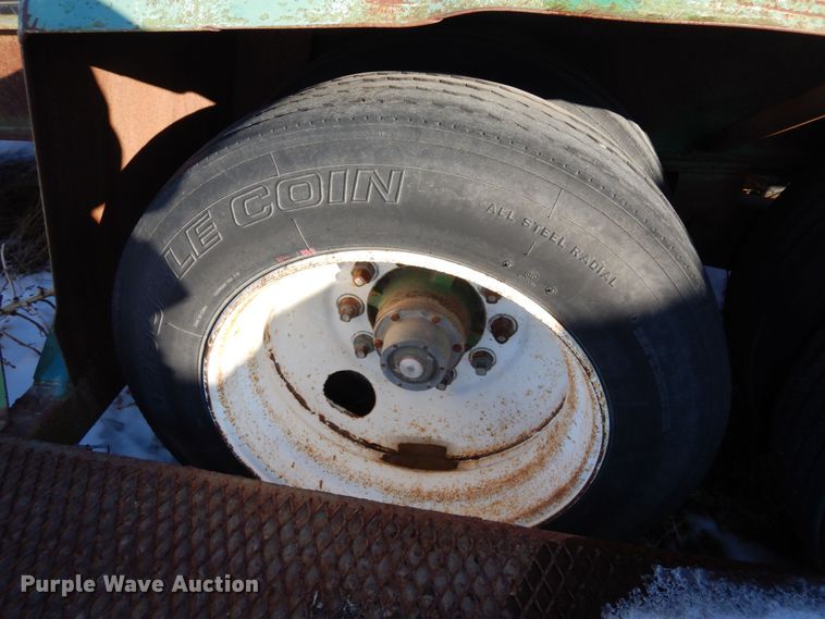 image for item DF8308 2001 Duo Lift 4700-30A  sprayer trailer