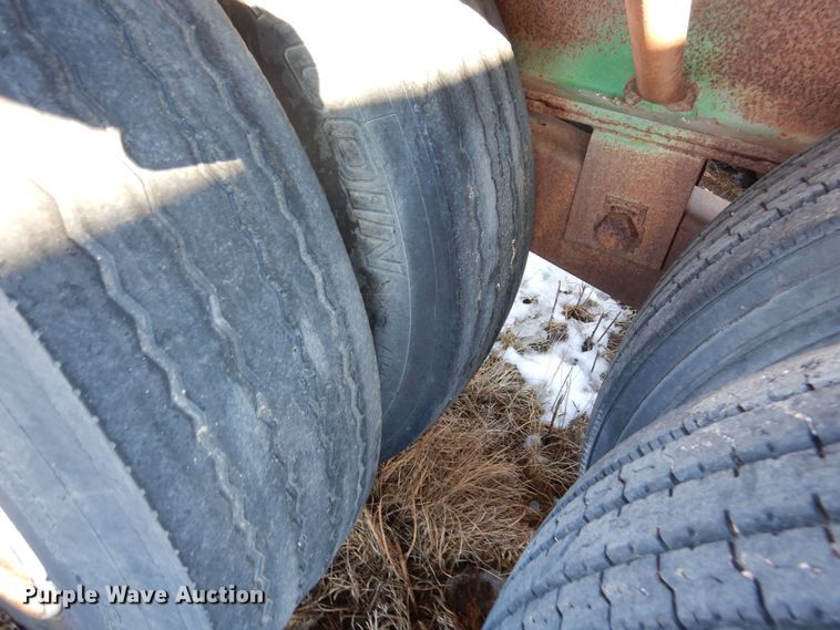 image for item DF8308 2001 Duo Lift 4700-30A  sprayer trailer