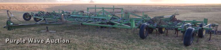 image for item DL3224 John Deere 1060  field cultivator