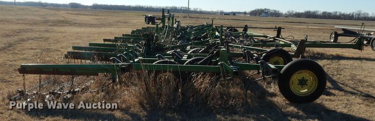 image for item DL3224 John Deere 1060  field cultivator