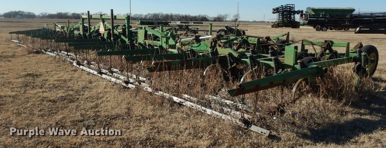 image for item DL3224 John Deere 1060  field cultivator