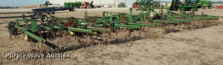 image for item DL3224 John Deere 1060  field cultivator