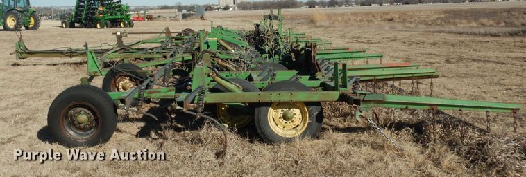 image for item DL3224 John Deere 1060  field cultivator