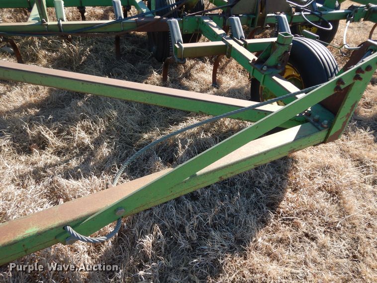 image for item DL3224 John Deere 1060  field cultivator