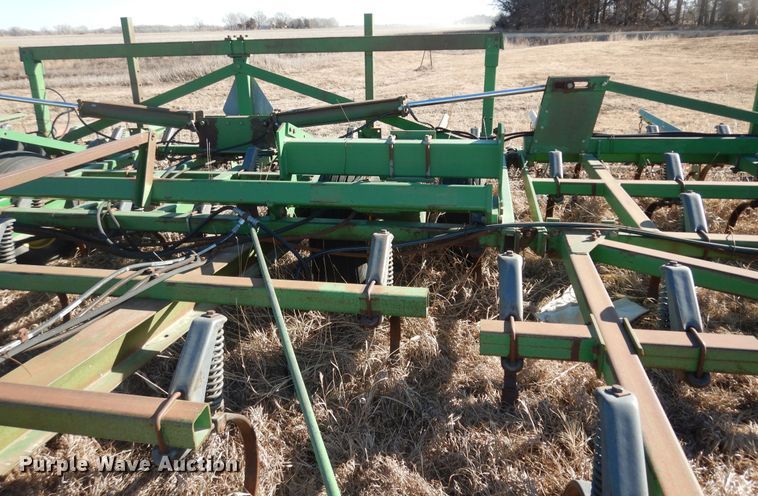 image for item DL3224 John Deere 1060  field cultivator