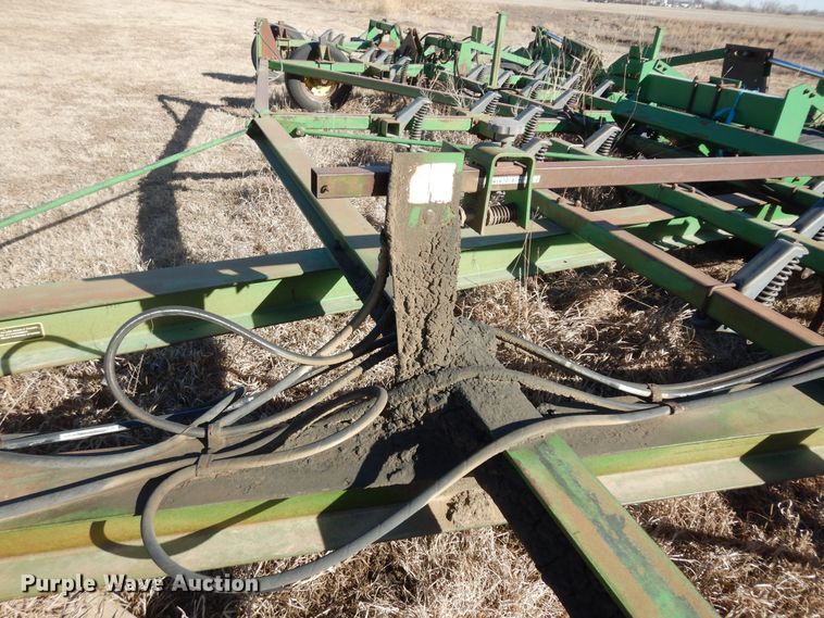 image for item DL3224 John Deere 1060  field cultivator
