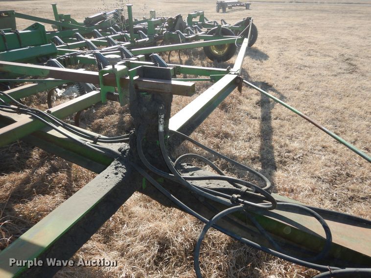 image for item DL3224 John Deere 1060  field cultivator