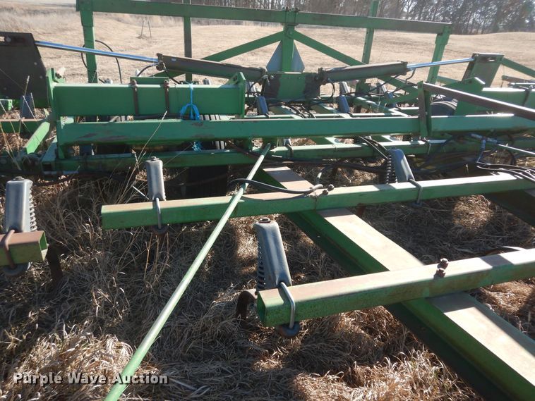 image for item DL3224 John Deere 1060  field cultivator